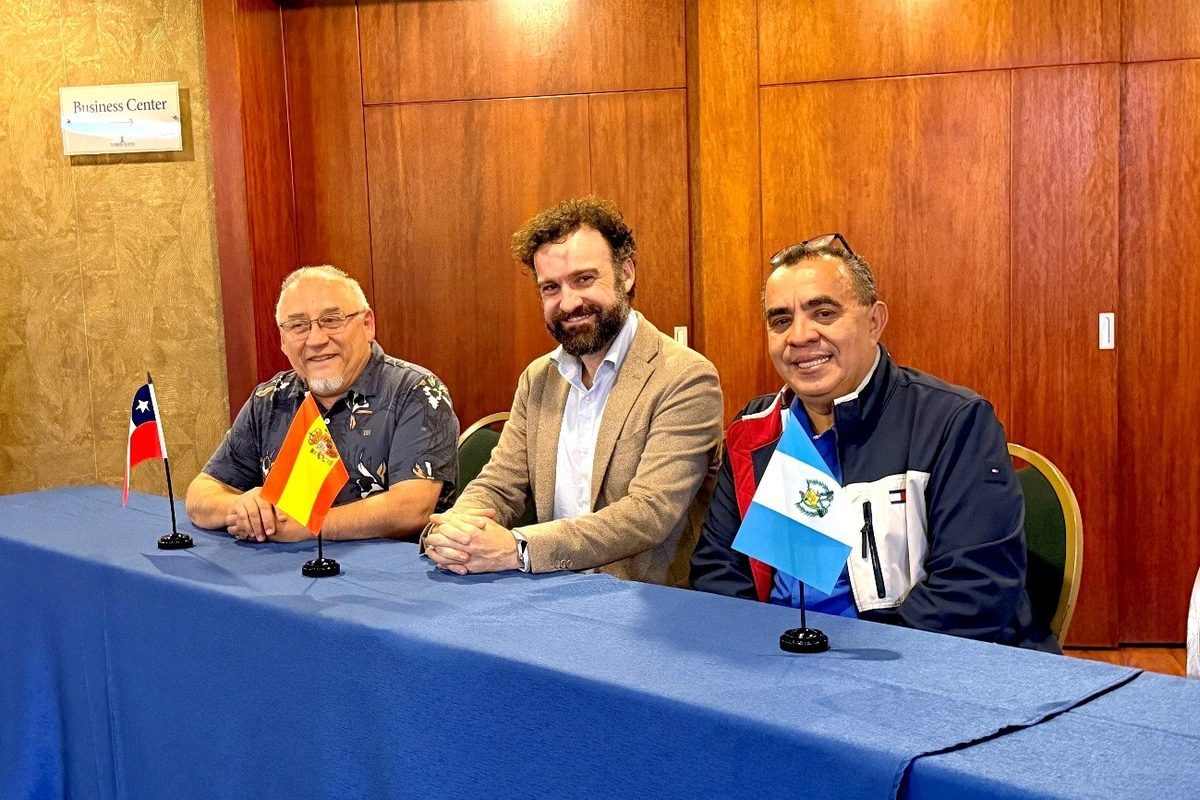 El Dr. Manuel Román con representantes de ALADO en el XXV Congreso Latinoamericano de Ortodoncia (Quito, 2026)