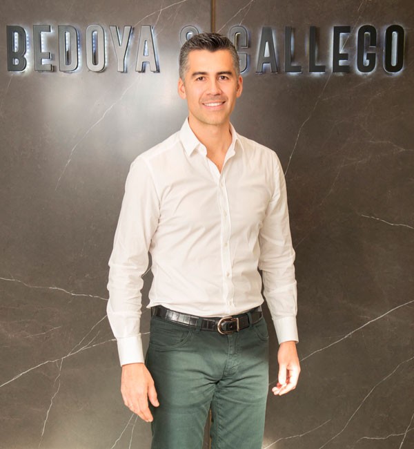Dr. Álvaro Bedoya Quintero Ortodoncia Dr. Álvaro Bedoya Quintero Ortodoncia