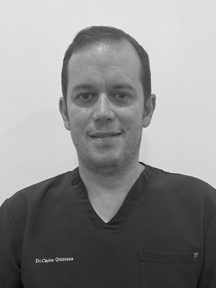 Dr. Carlos Quintana, profesor del Máster en Implantología Dental MiD-UMA (foto en blanco y negro)
